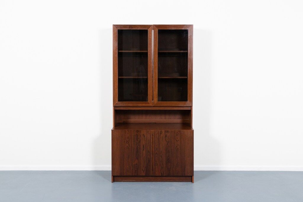 Armoire deux pièces en placage de noyer danois des années 1970