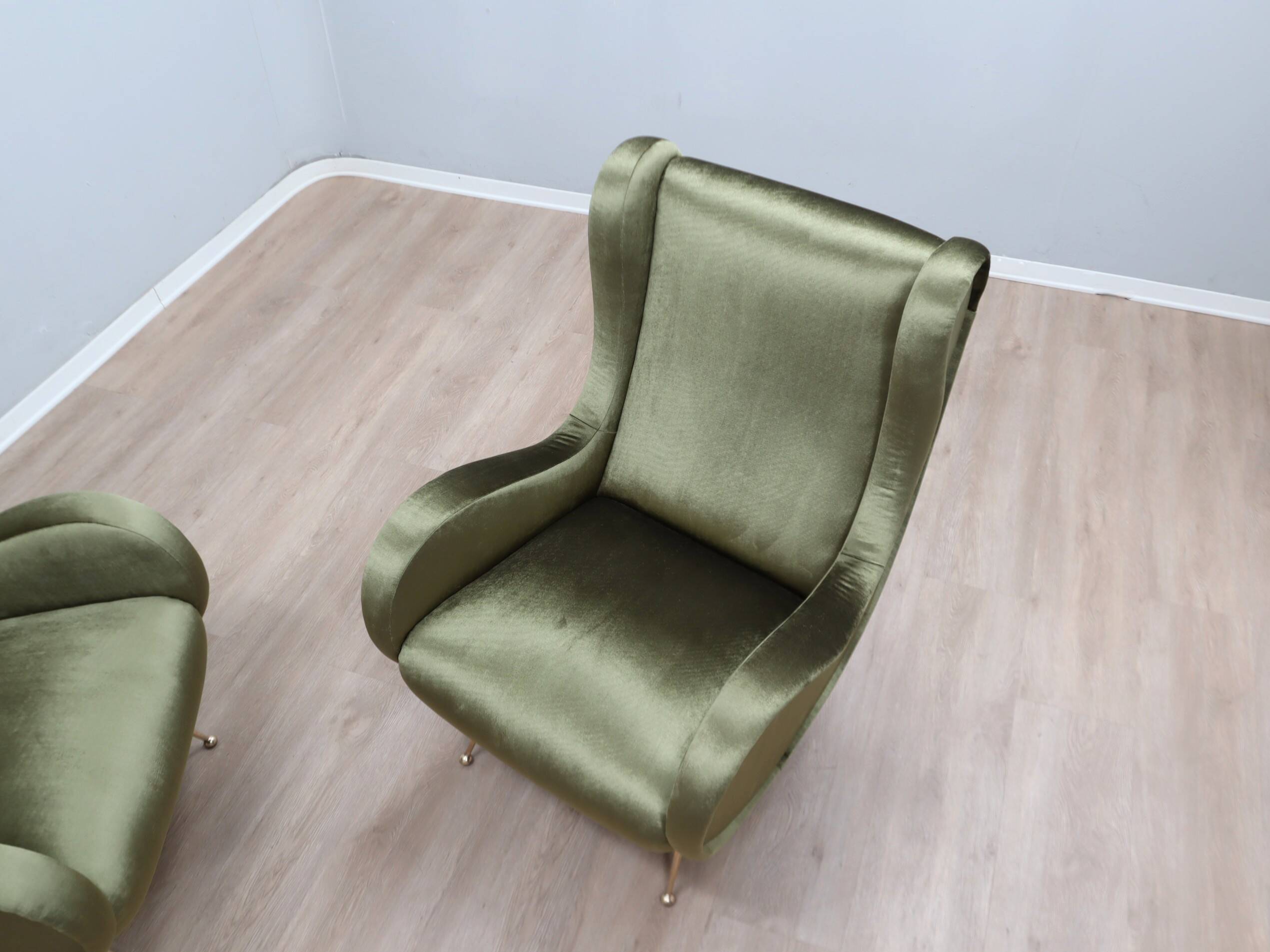 Paire de fauteuils italiens des années 1950 style Senior Zanuso en velours vert.