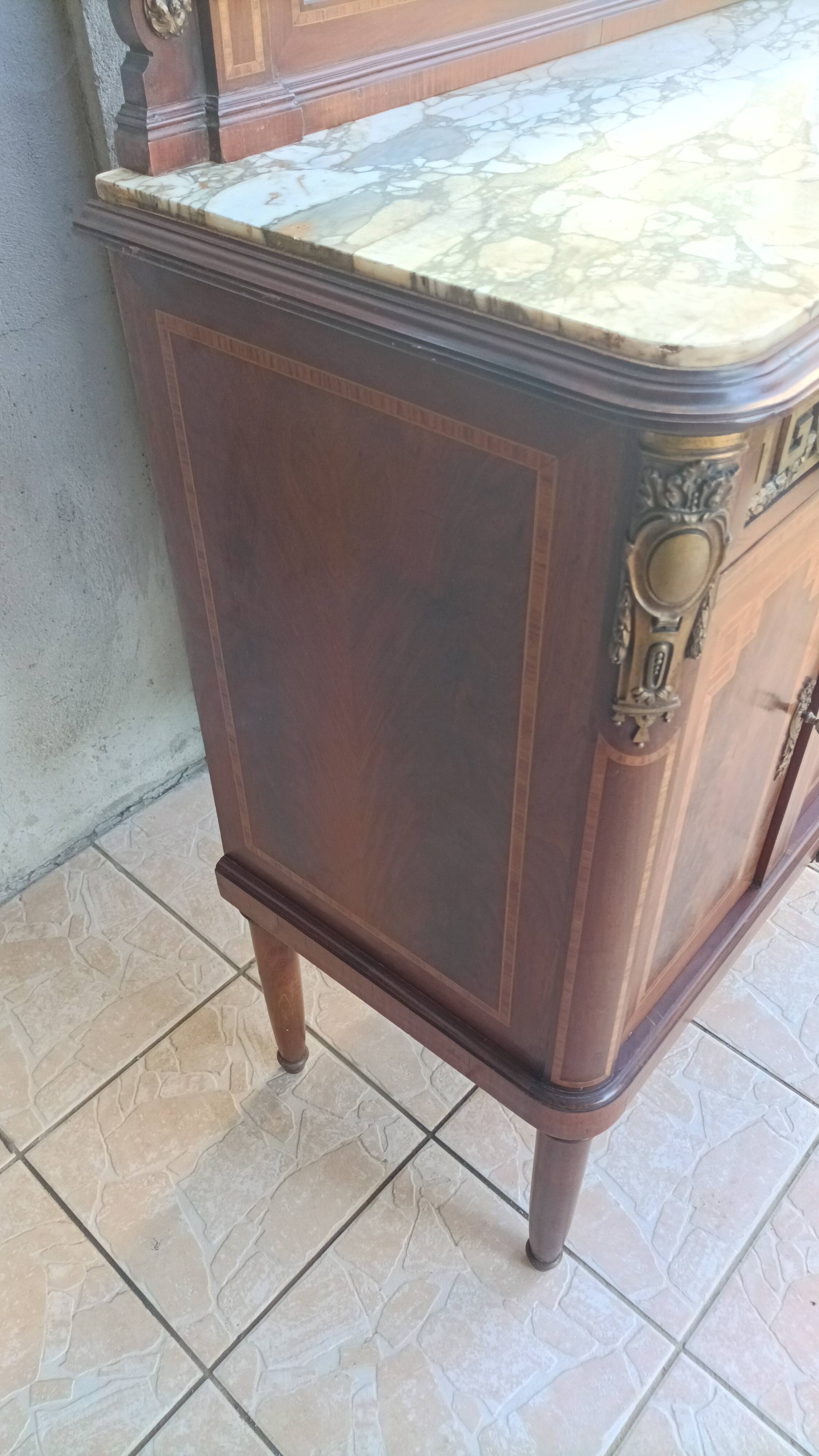 Buffet desserte Louis XVI en placage d'acajou et marqueterie de bois précie