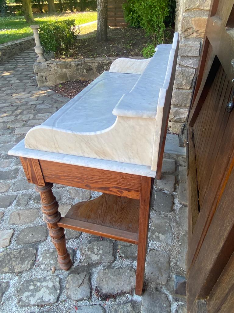 Toilet table in pitchpin and marble