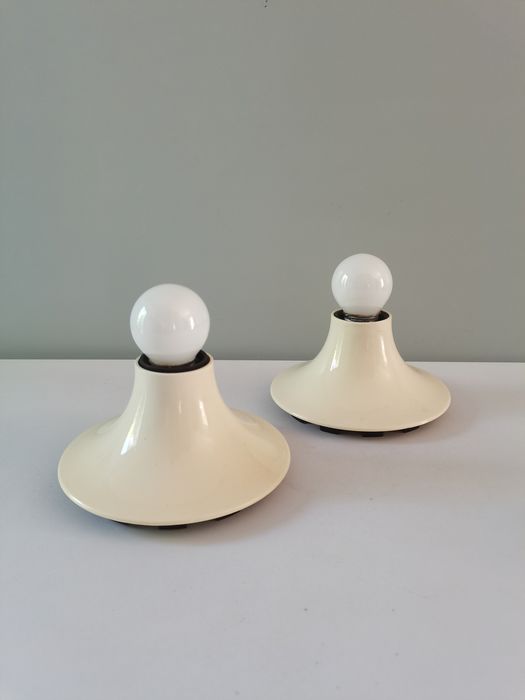 Pair of wall lamps Artemide "Teti" Vico Magistretti
