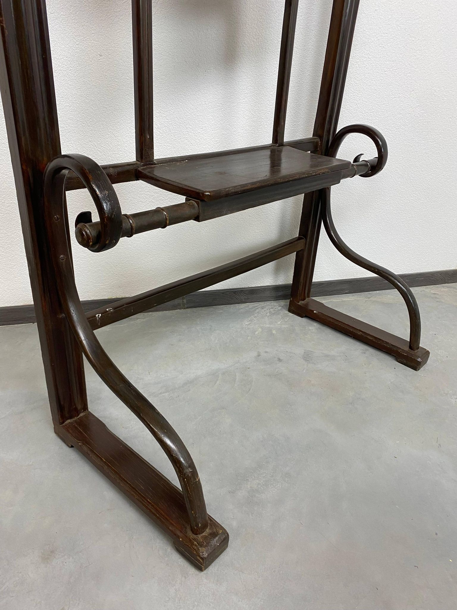Portemanteau en bois courbé n°1082 par J&J Kohn
