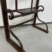 Portemanteau en bois courbé n°1082 par J&J Kohn