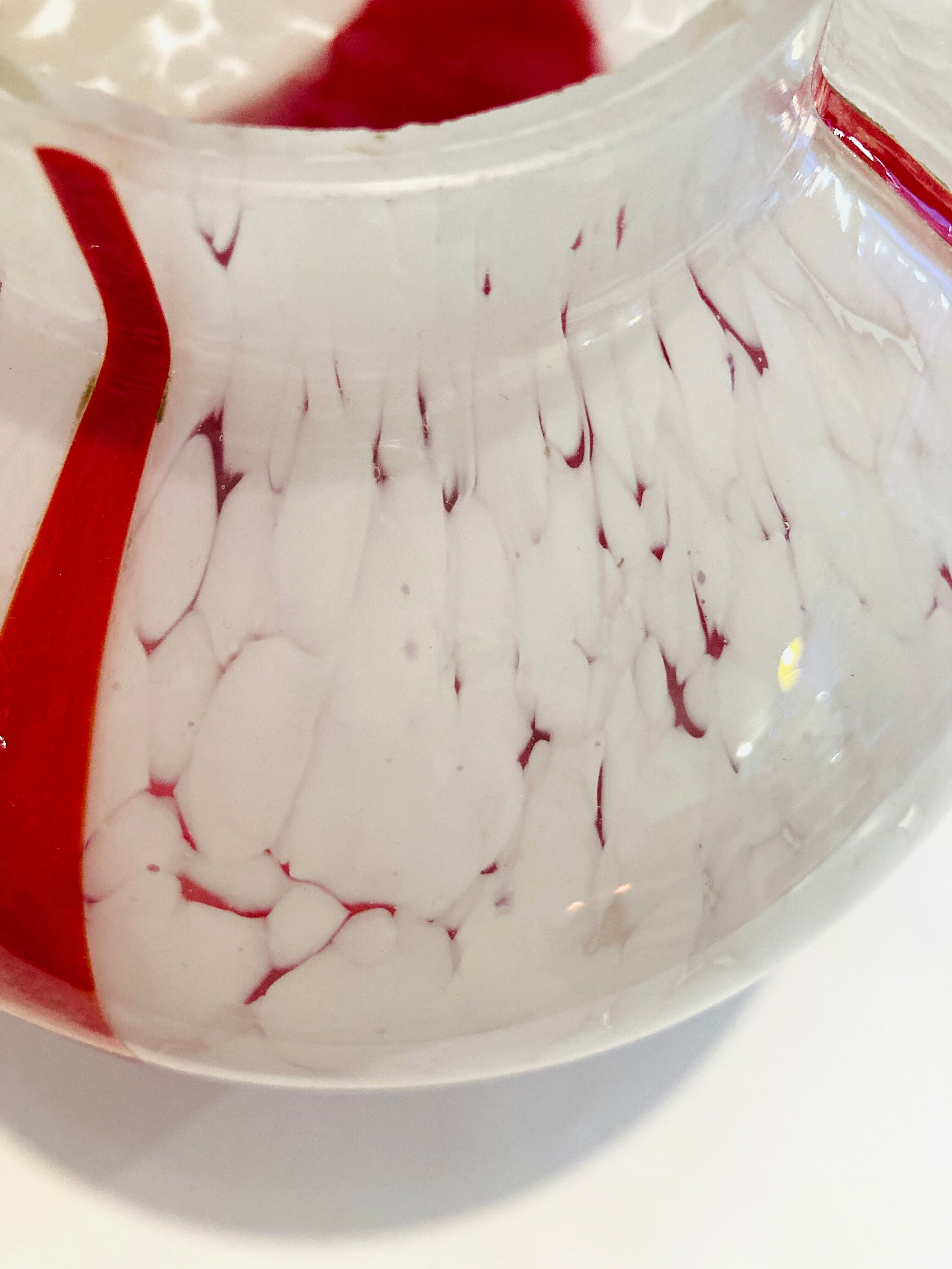 Marmorean glass ball vase in white murano and red-deco-retro-vintage