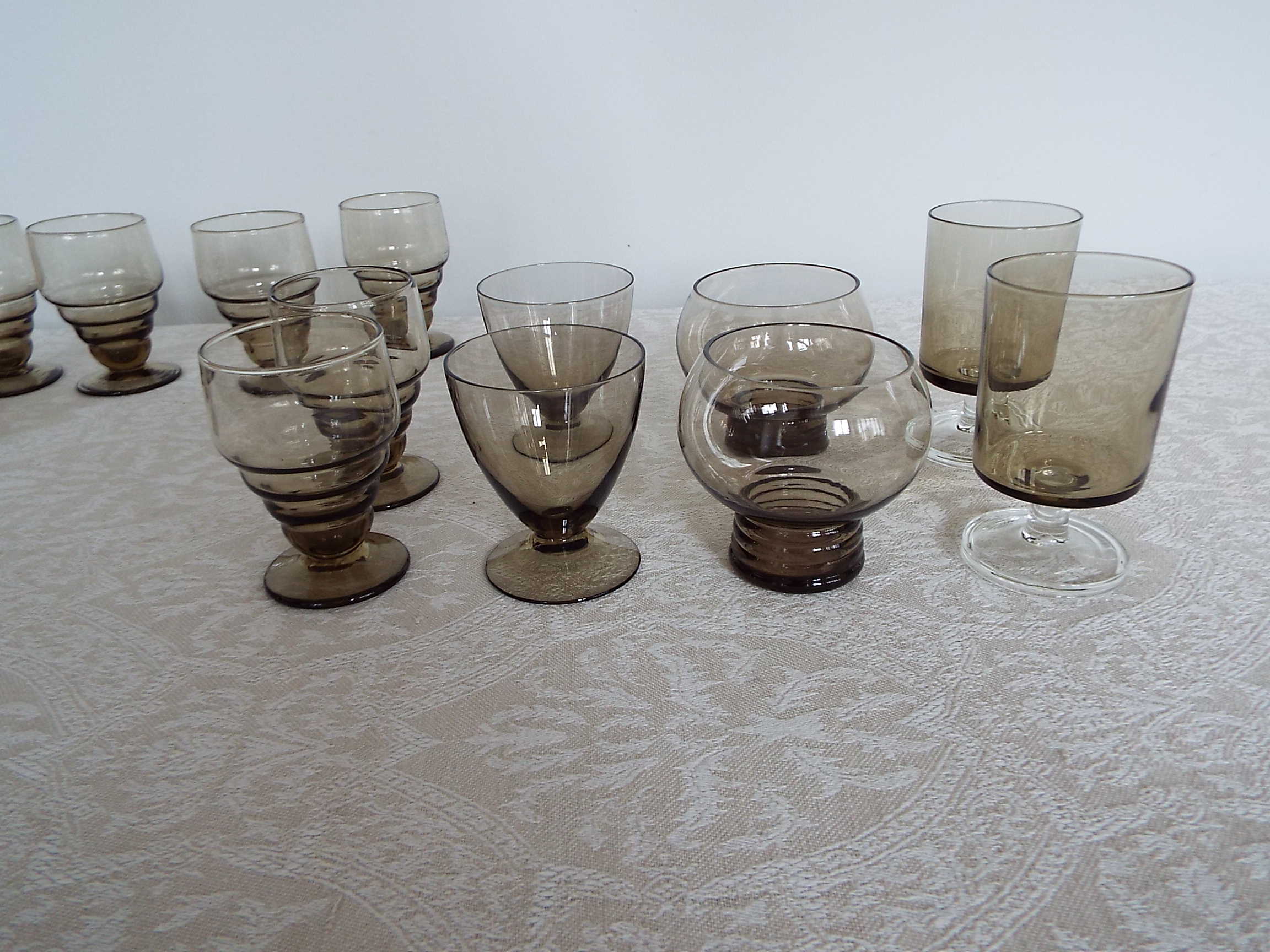 8 wine glasses in smoked glass 10cl