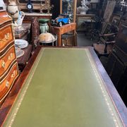 Louis XV style desk. Rosewood veneer, gilt bronze decoration, leather.