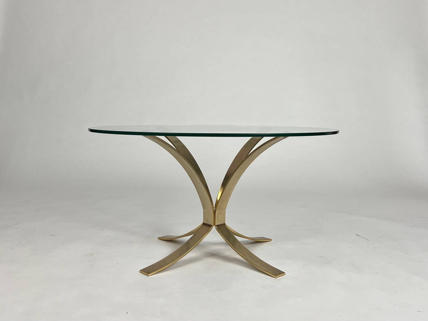 Table basse vintage en verre et laiton style Hollywood Regency des années 70