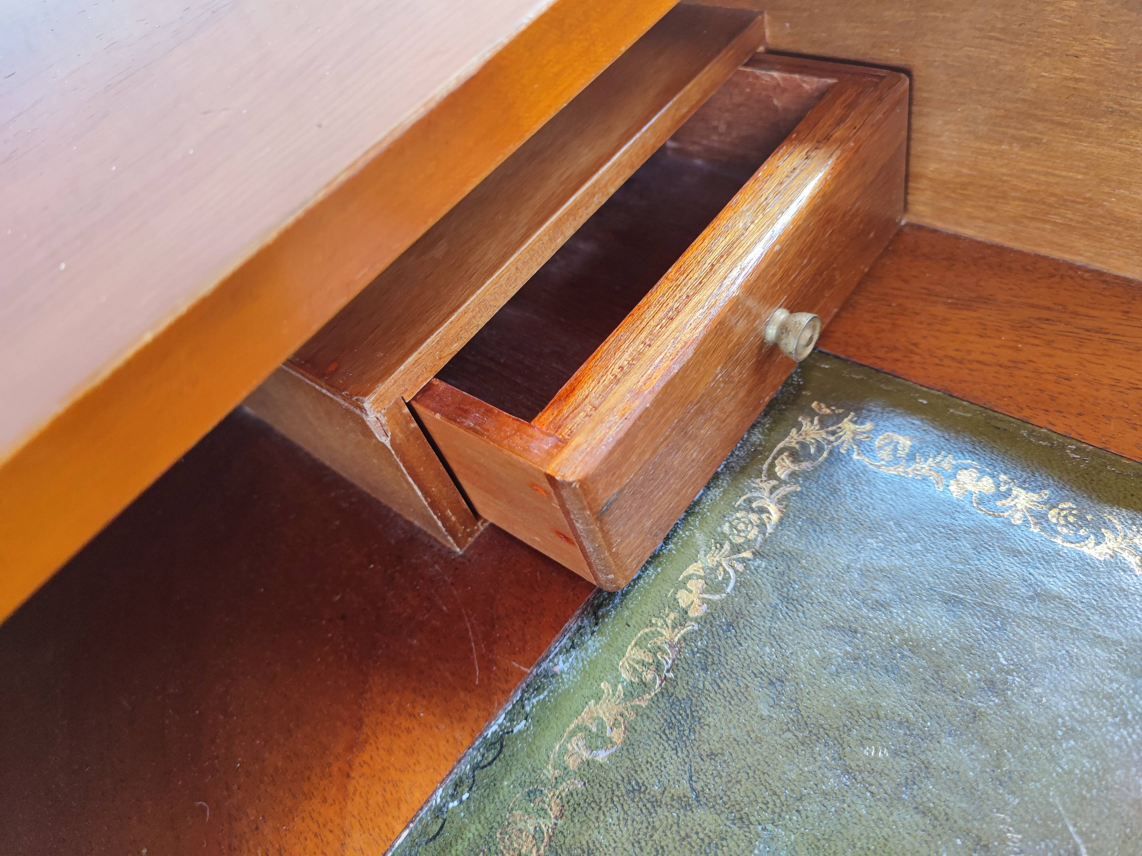 Military field dresser