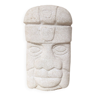 Tête en pierre maya
