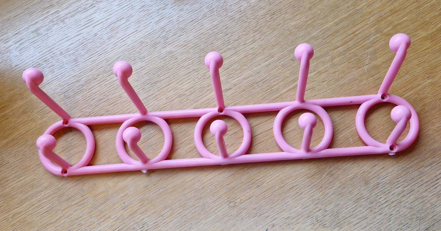 Yaffa doremi pink vintage 80s coat rack