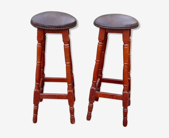 Paire de tabourets de bar en bois tourné et assise simili cuir clouté,  rustique chic | Selency