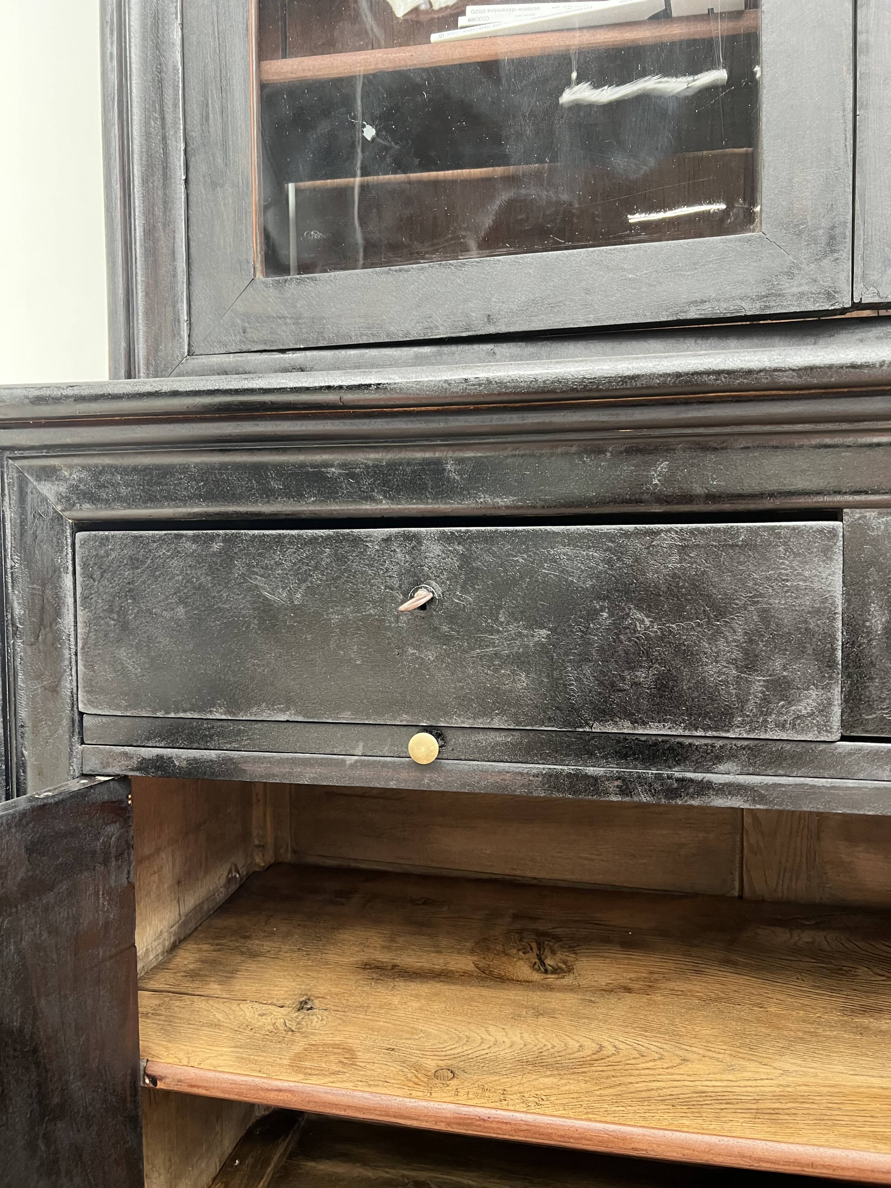 Sideboard - showcase 2 old body in blackened wood