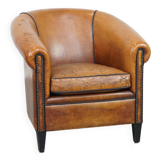 Fauteuil club en cuir de mouton patiné