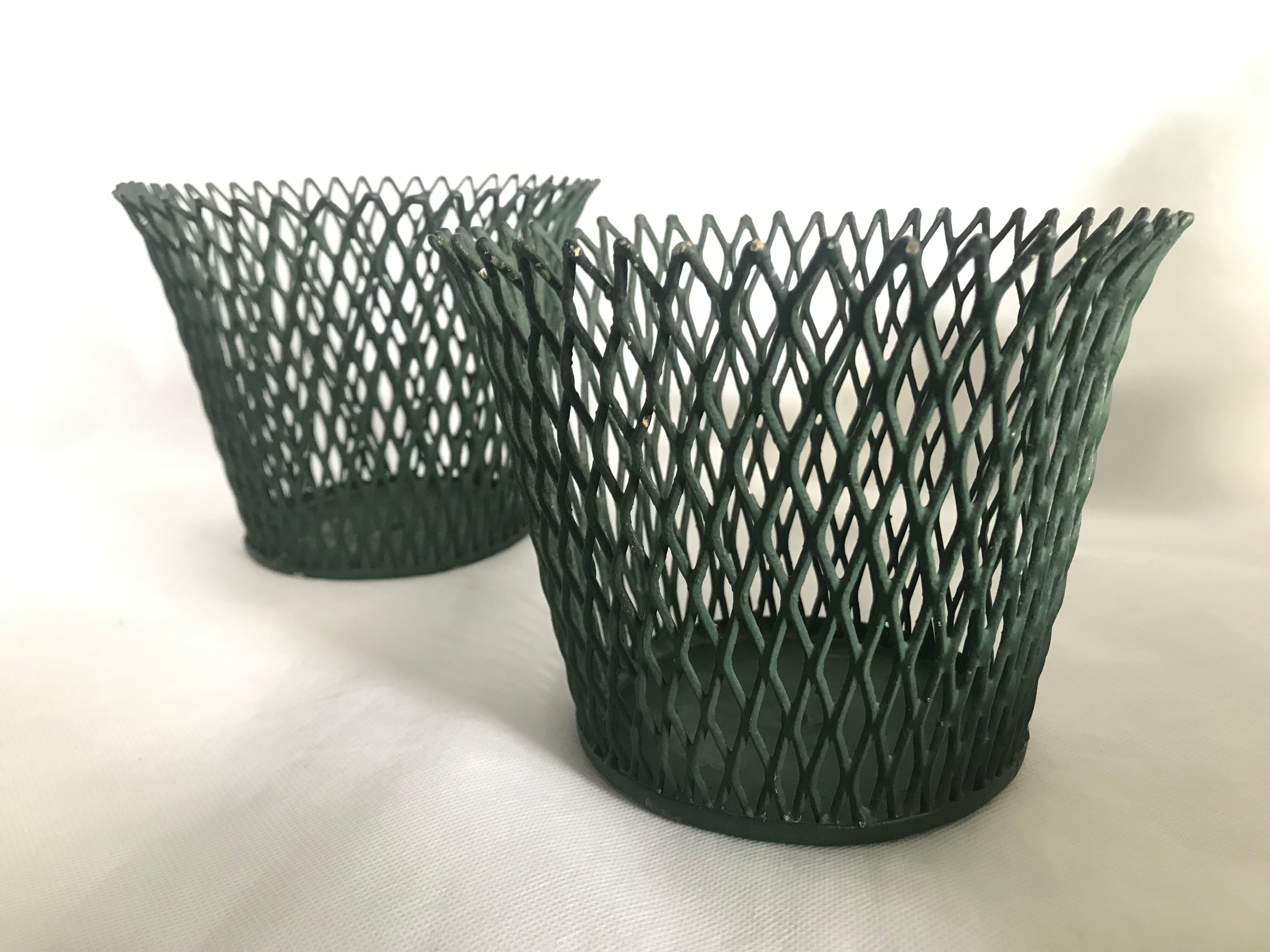 Paire de cache pots en métal vert ajouré par Mathieu Mategot 1950