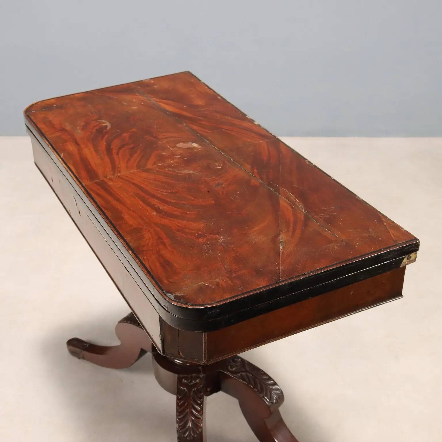 Table de jeu ancienne en acajou, Angleterre, milieu du XIXe siècle