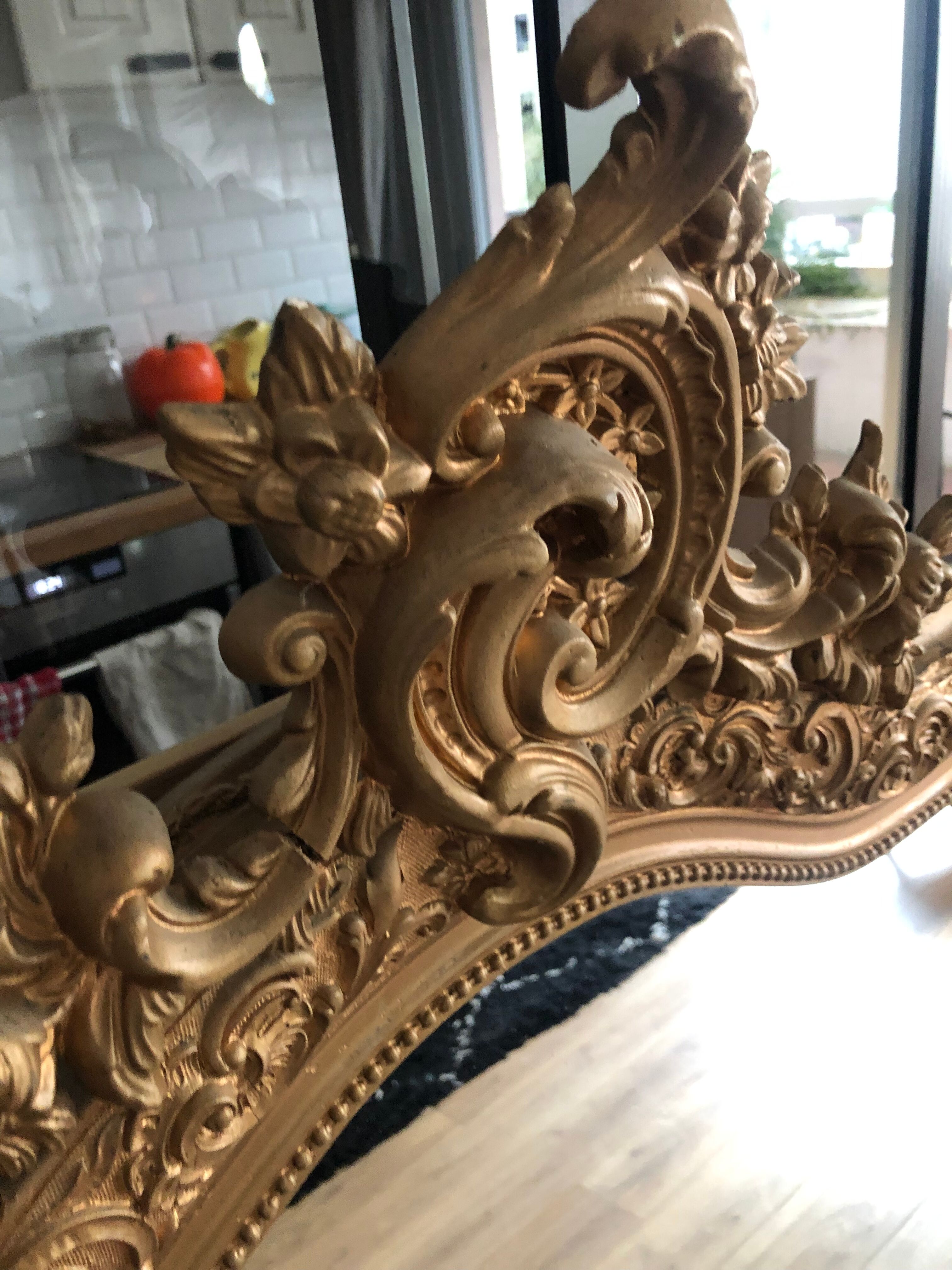 Gilded mirror with pediment XIXth century, 86x136