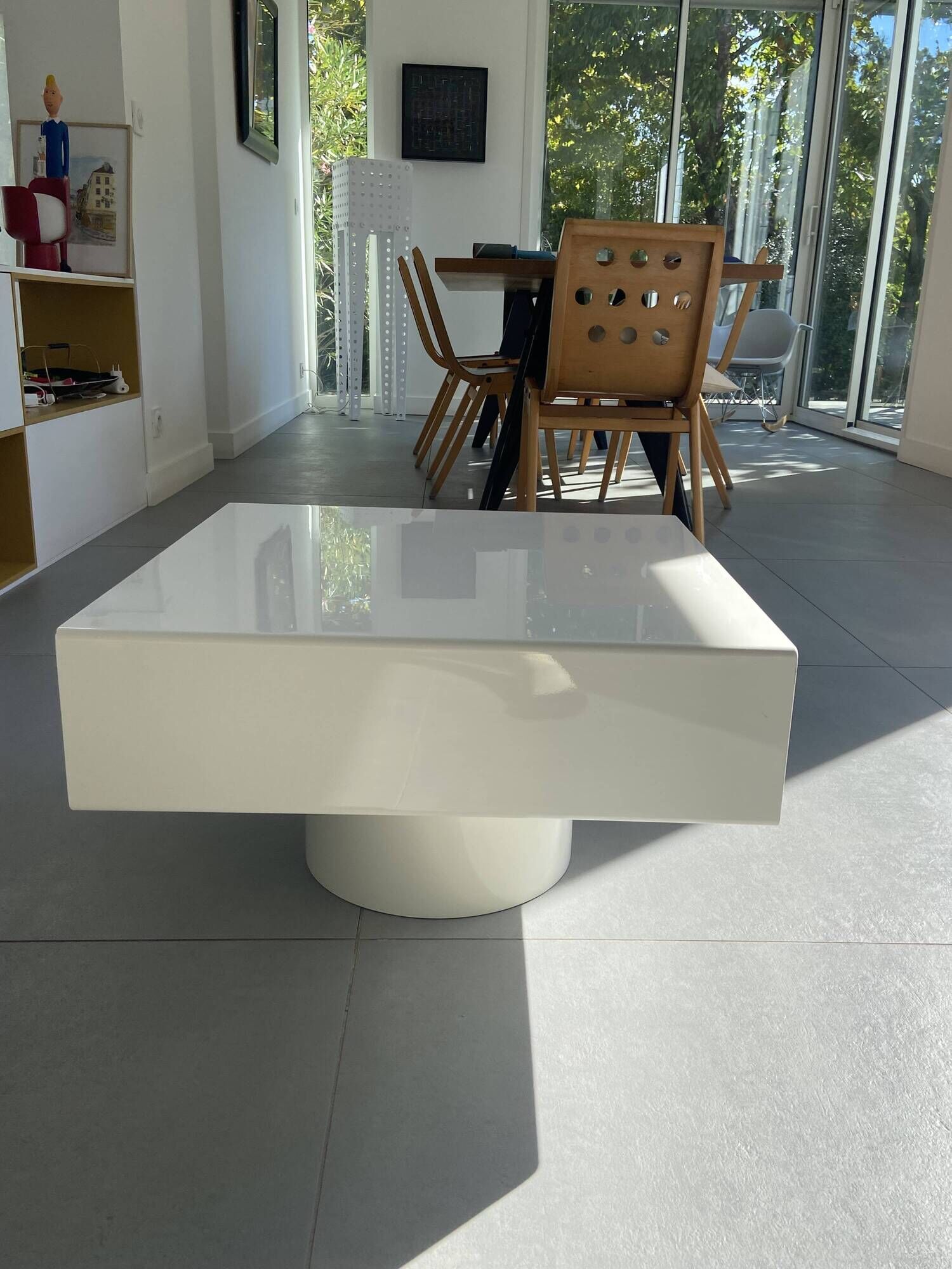 Table basse en laque blanche