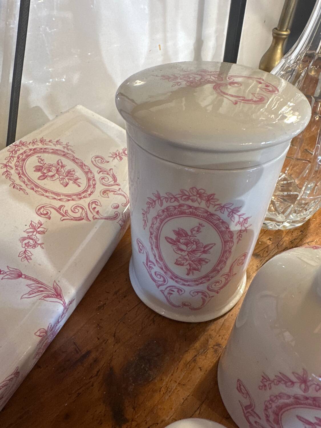 Paris Porcelain Bathroom Set