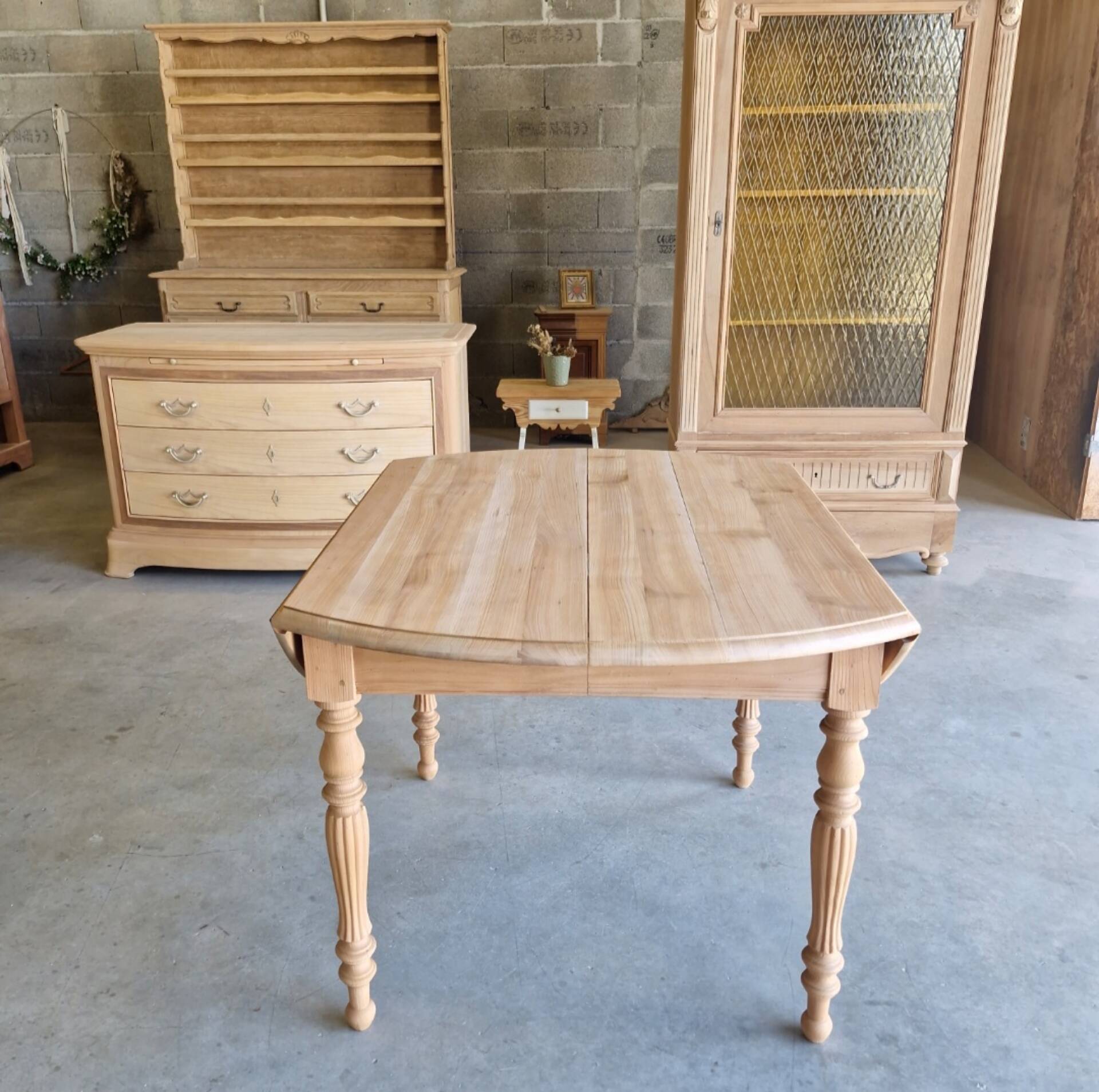 Oval solid cherry wood table with drop leaves + 2 extensions