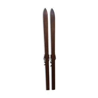 Ancienne paire de skis en bois