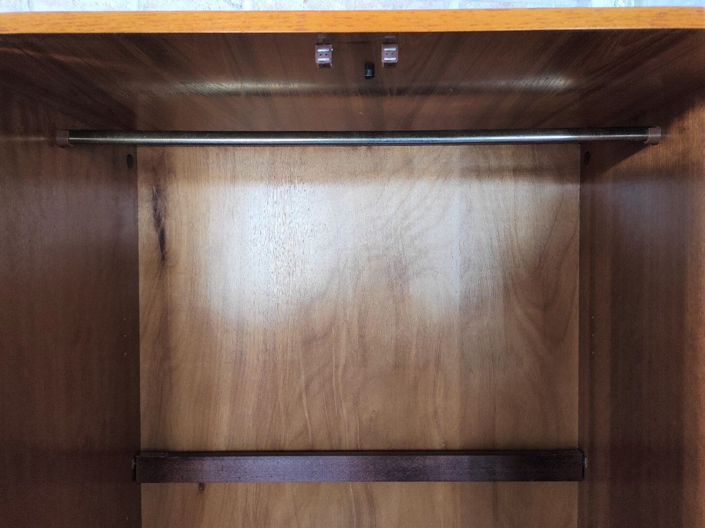 Armoire vintage