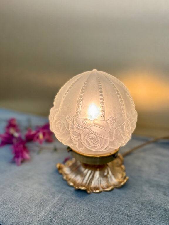 Adorable vintage floral lamp