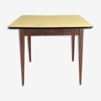 Table de cuisine en bois et formica jaune