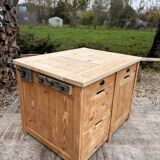 Central island / Saucepan storage unit