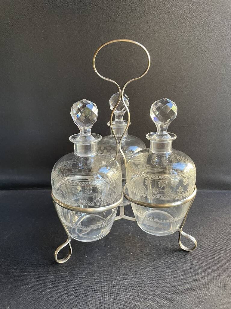 Baccarat Stars service liqueur cellar