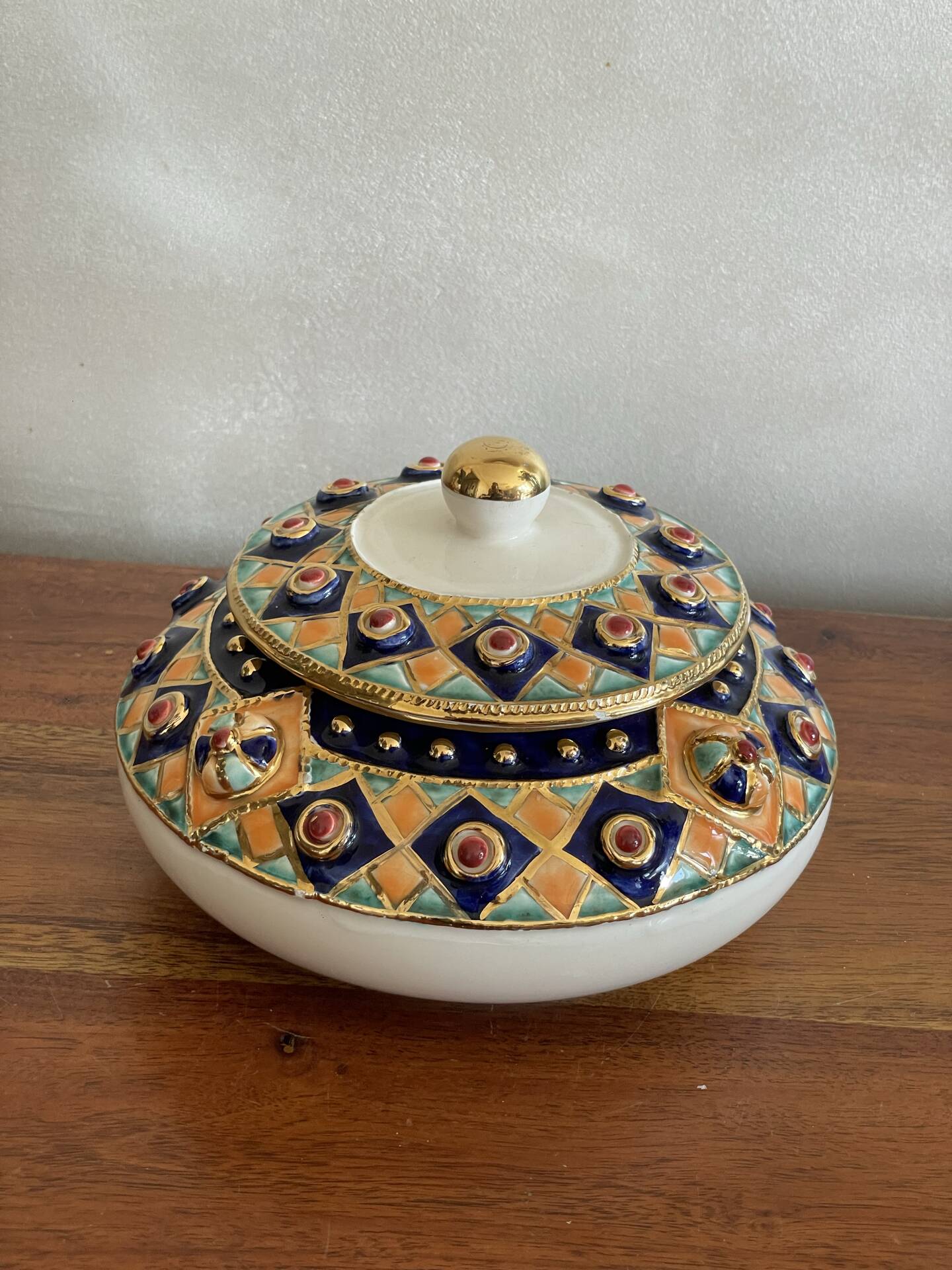 Ceramic bonbonnière
