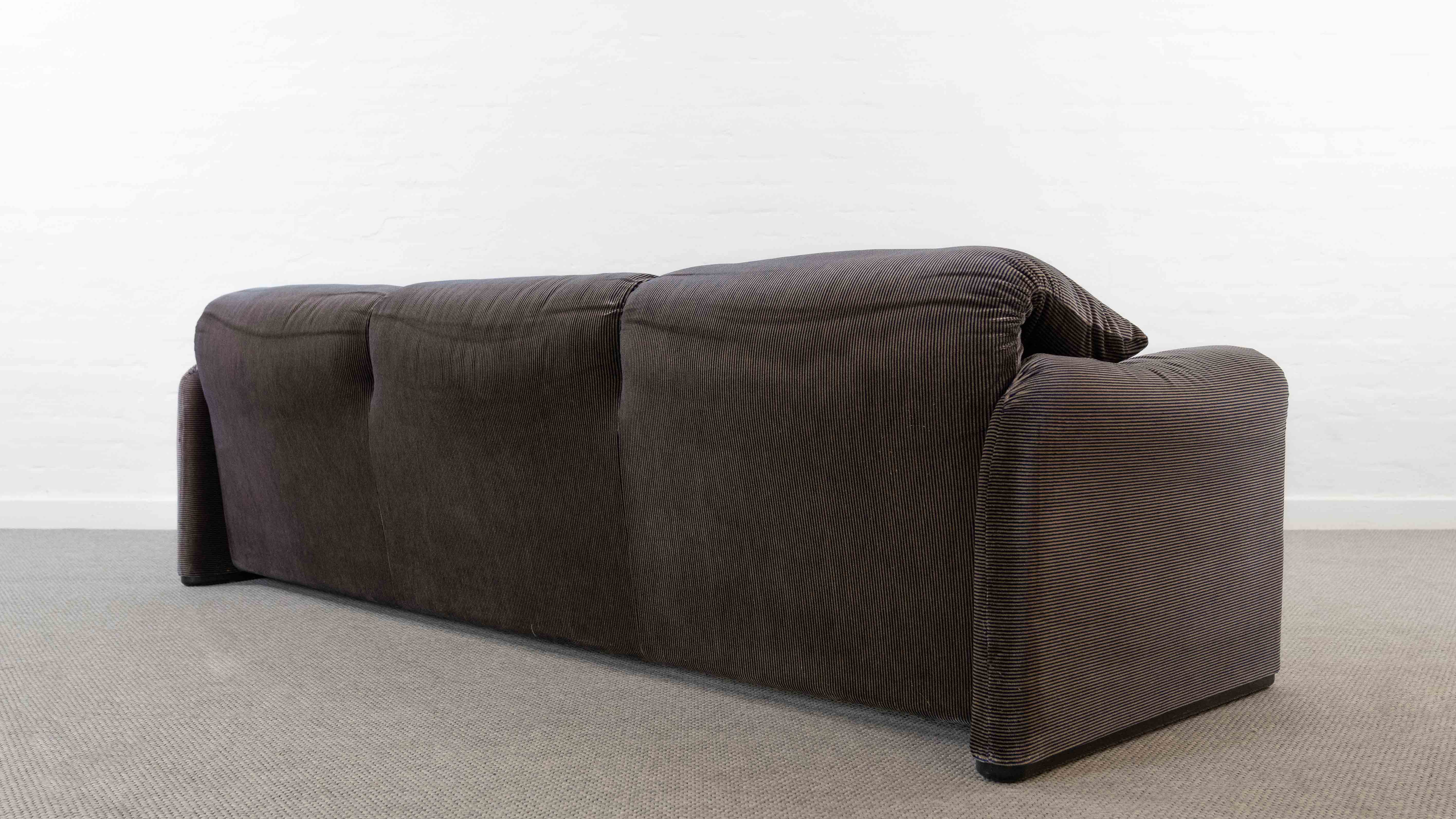 Maralunga 3-seater sofa by vico magistretti for cassina, italy