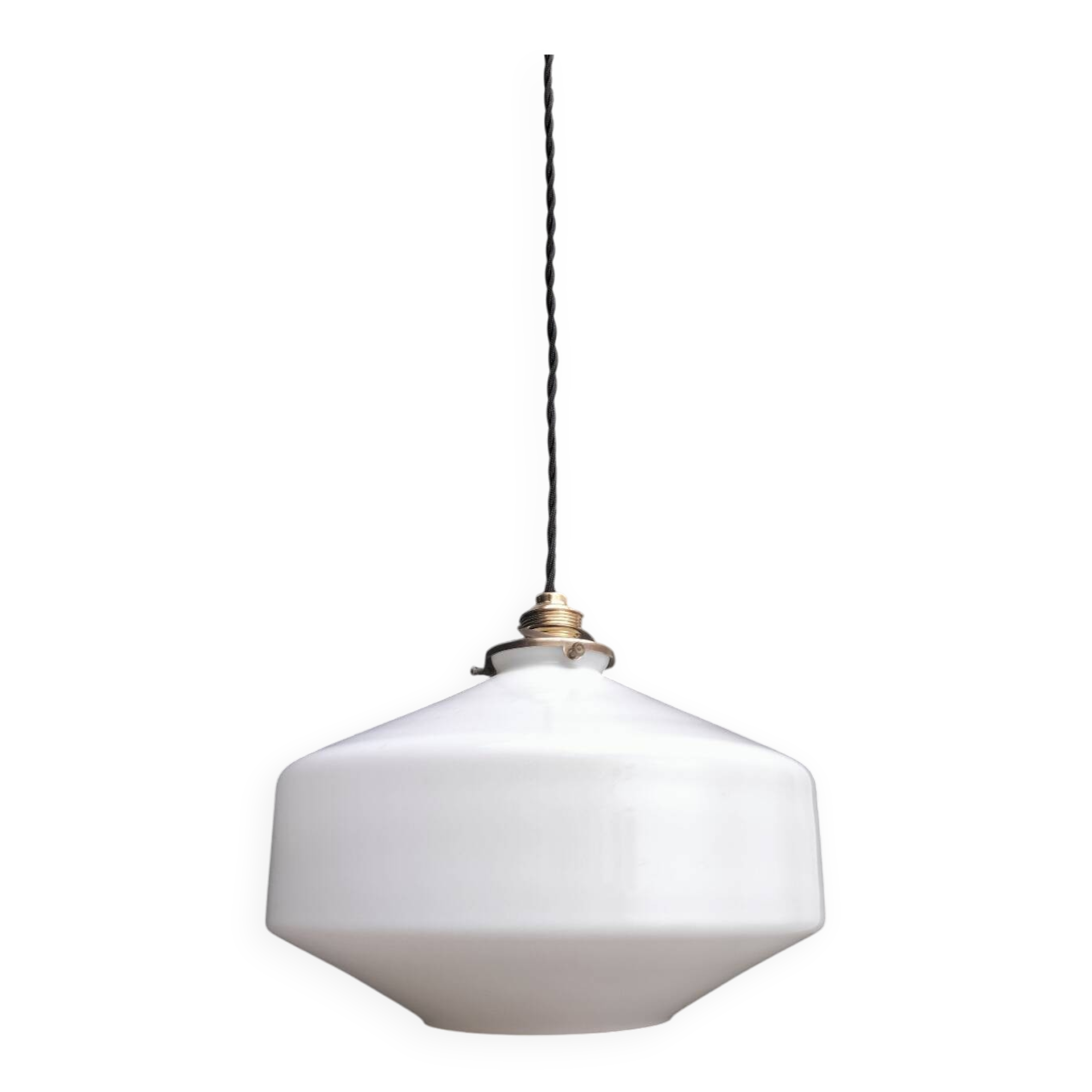 Opaline suspension