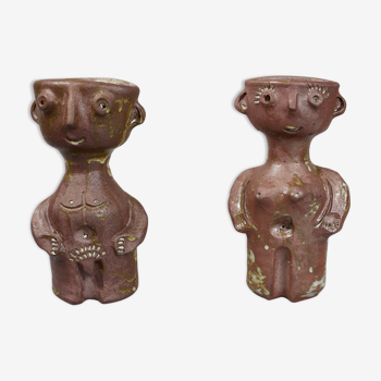 2 céramiques de Jacques Pouchain: couple en terre modelée, paire de vases anthropomorphe