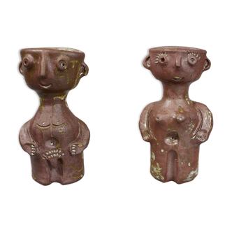 2 céramiques de Jacques Pouchain: couple en terre modelée, paire de vases anthropomorphe