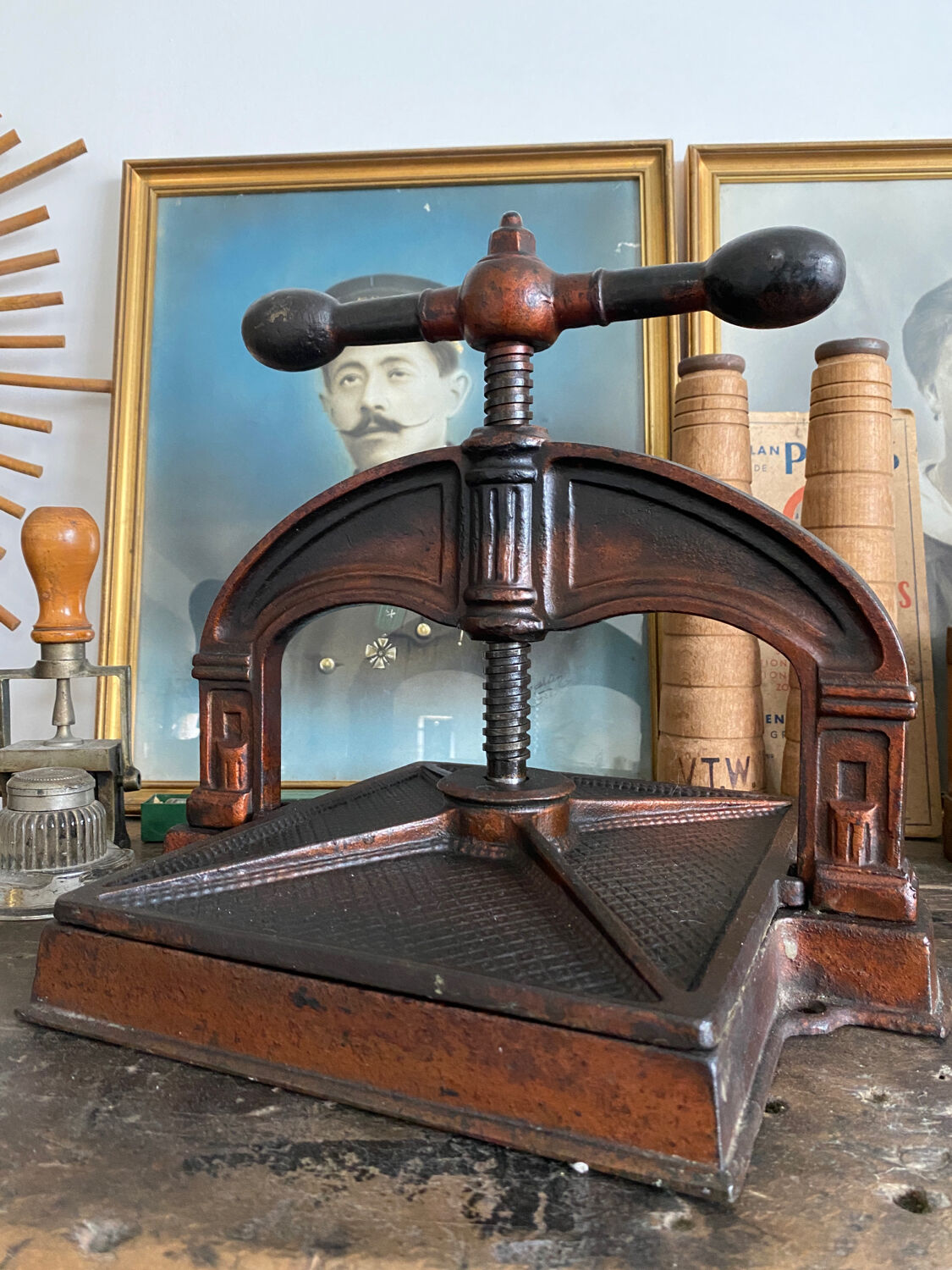 Presse-agrume Ancien En Fonte émaillée – Manuel, Blanc, Outil Vintage Déco