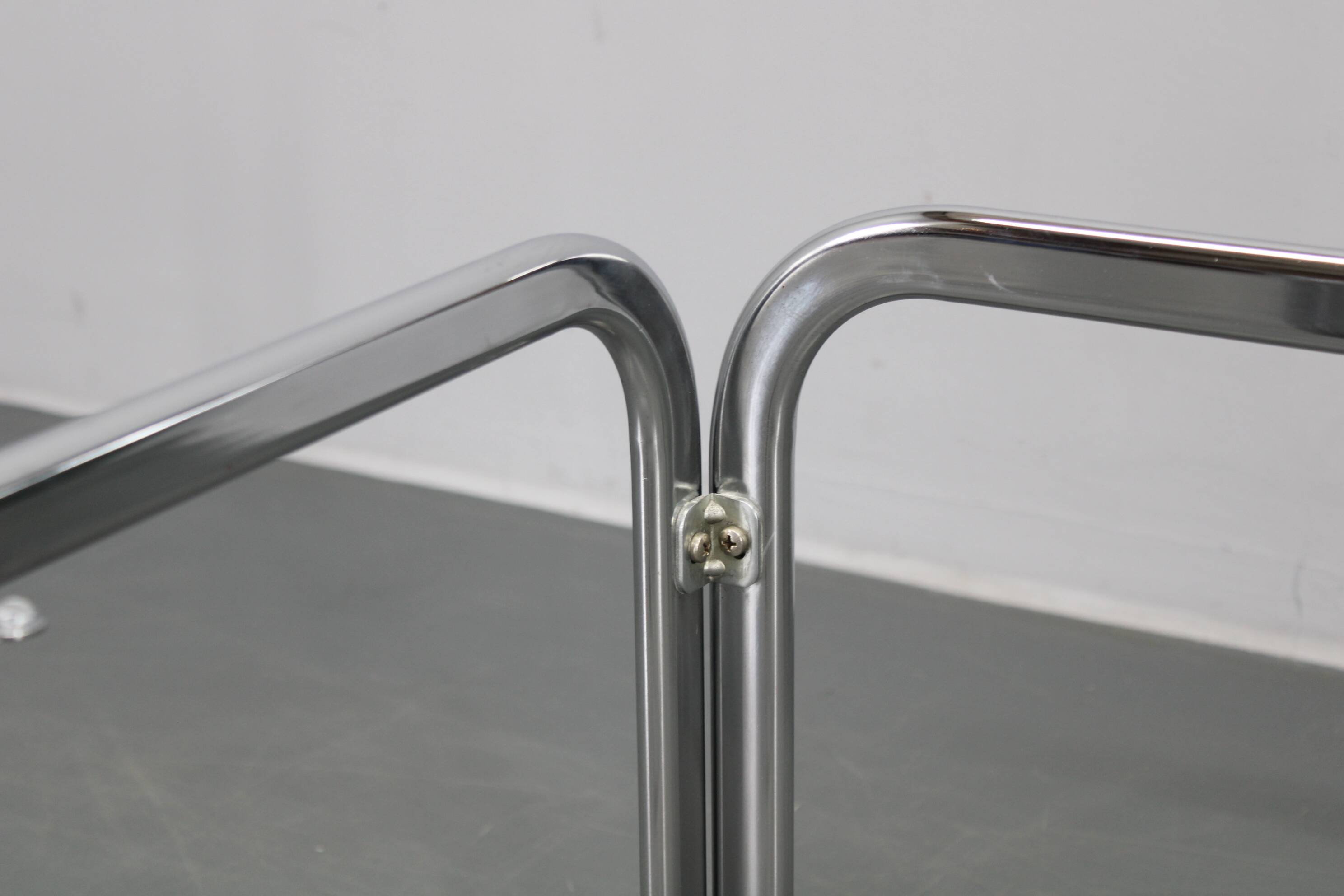 Table basse carrée italienne en chrome et verre des années 1970