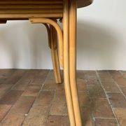 Round dining table