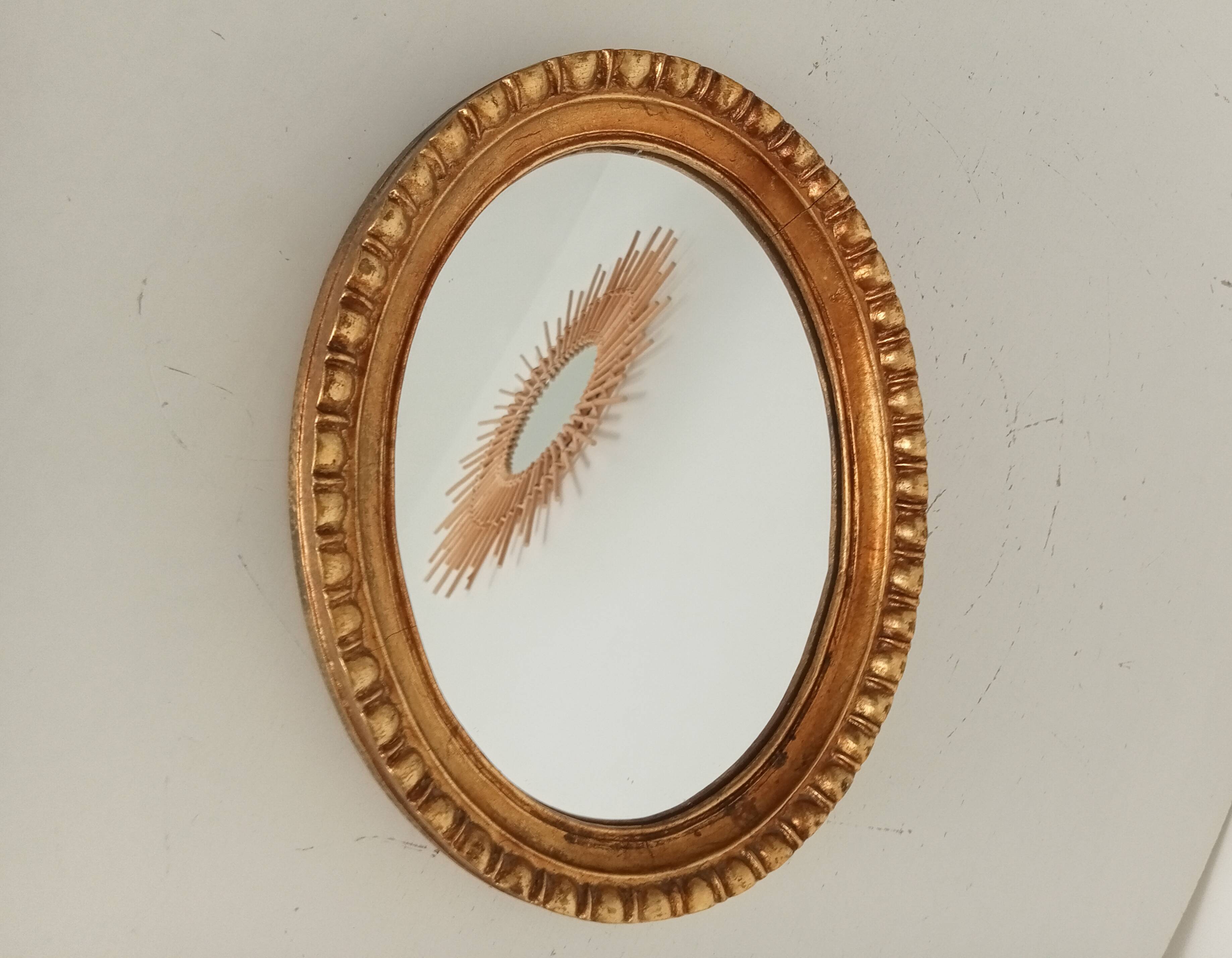 Miroir ovale italien vintage en bois doré