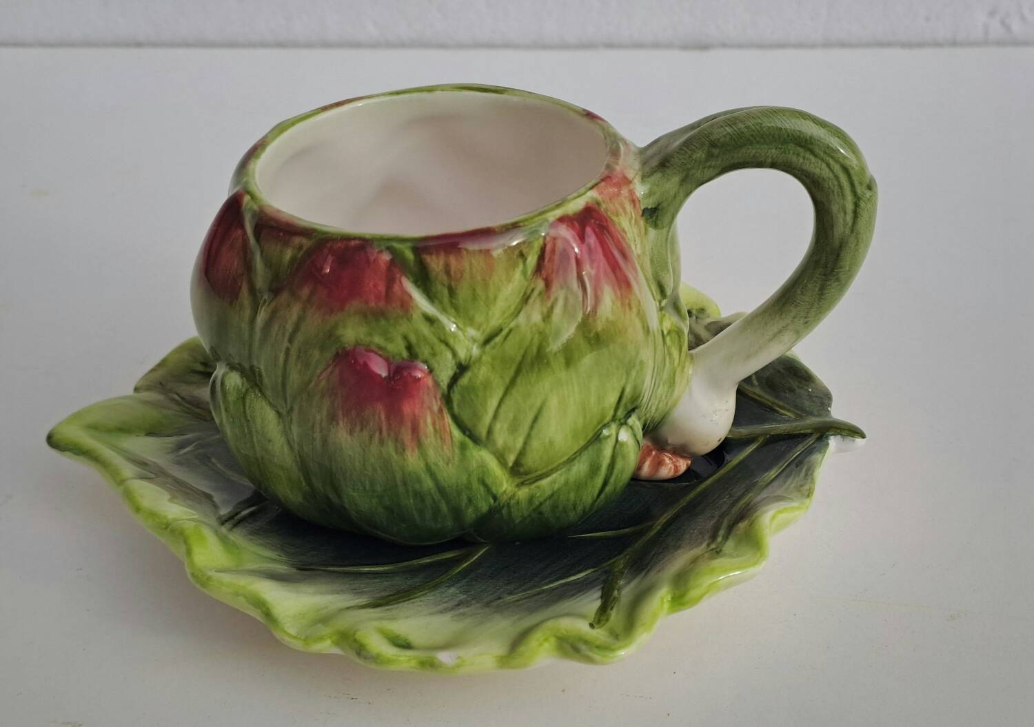 Slush cup and saucer in the shape of an artichoke