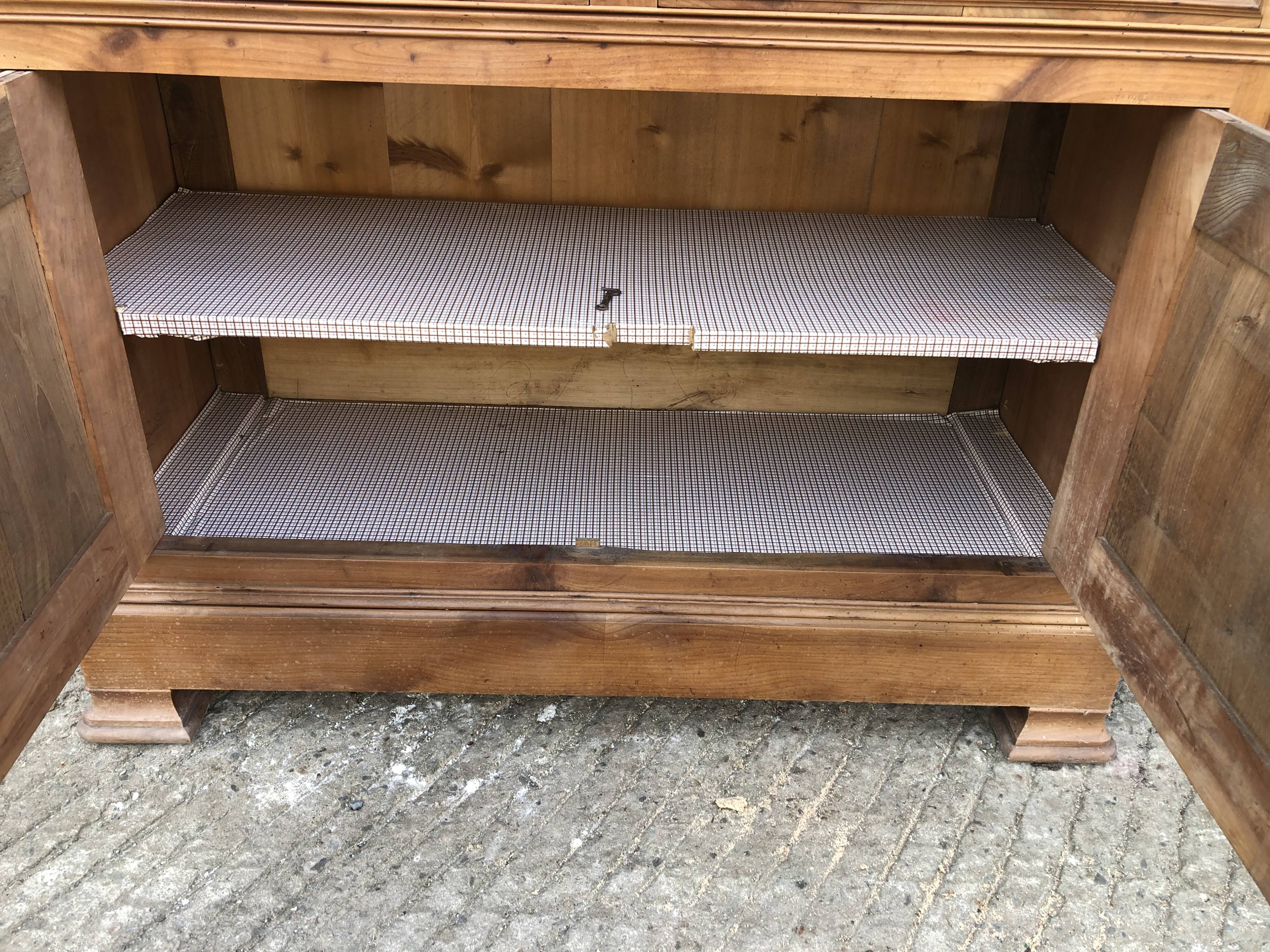 Antique low sideboard in solid cherry wood with 2 doors and 3 drawers