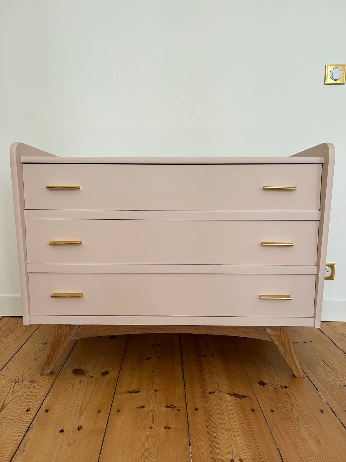 Vintage beige/rosé chest of drawers (farrow & ball)