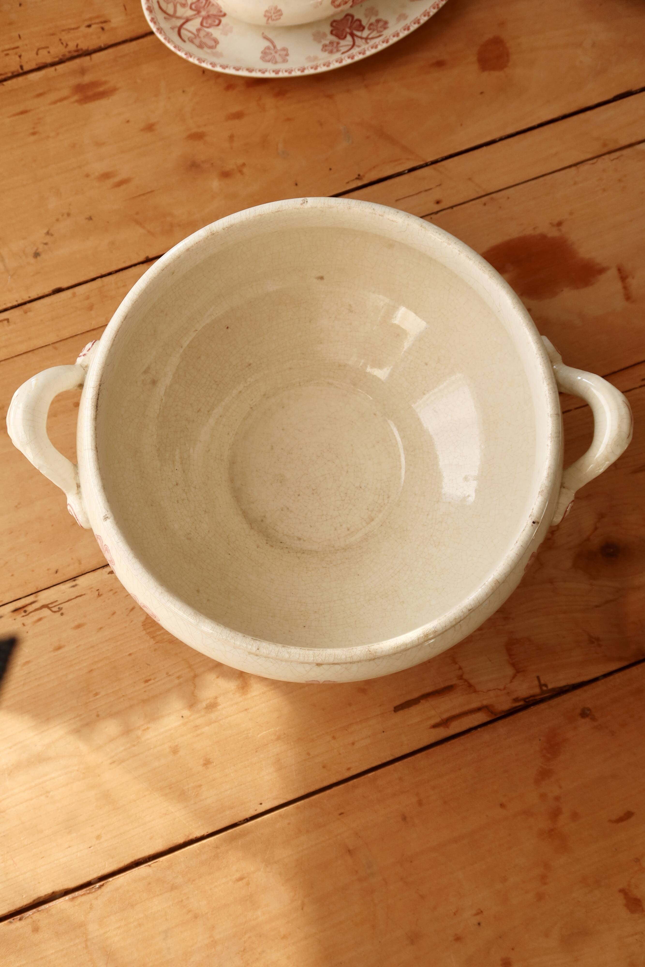 Antique soup tureen made of red ironstone, model Lucien Lunéville.