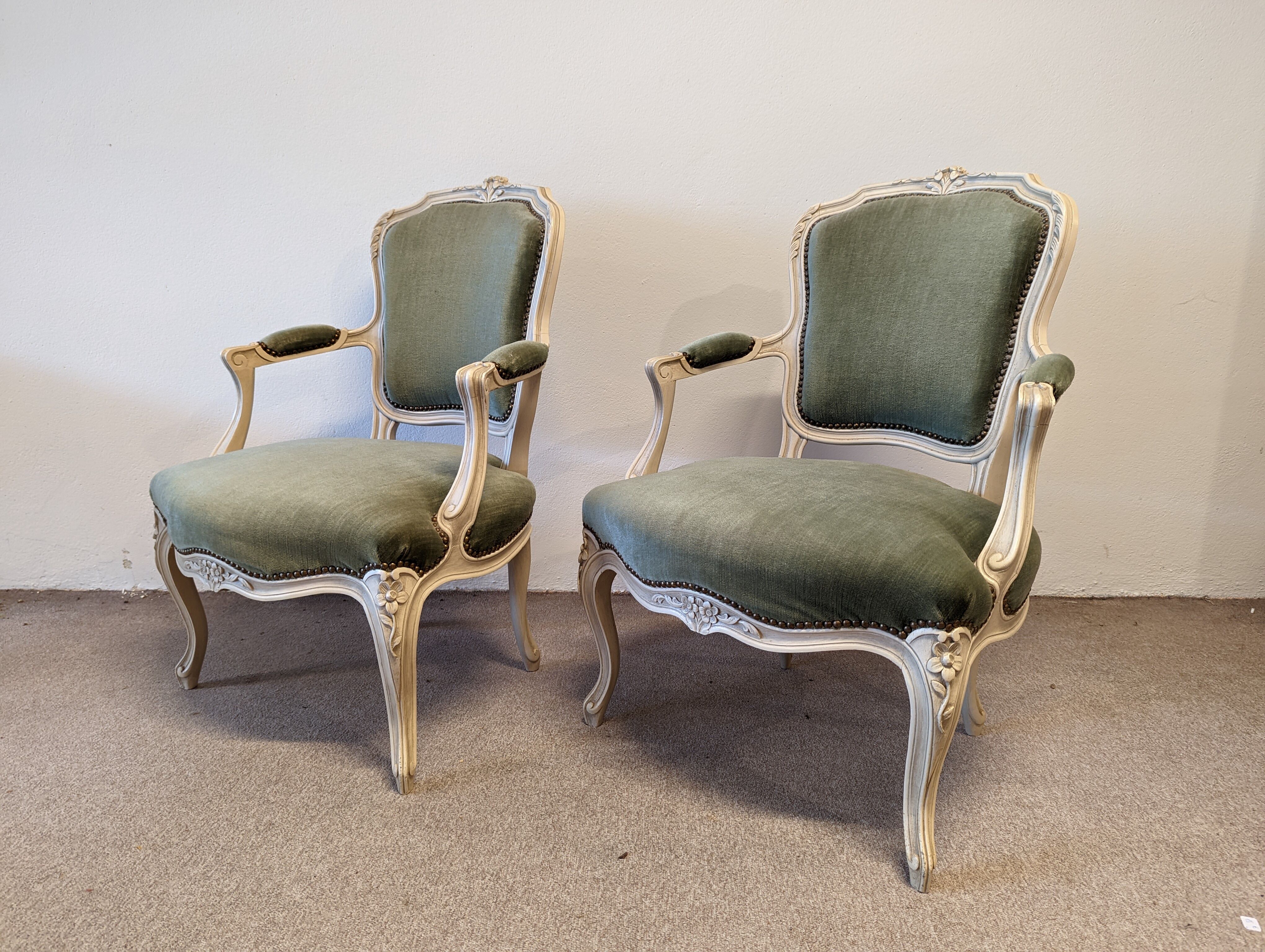 Paire de fauteuils Louis XV