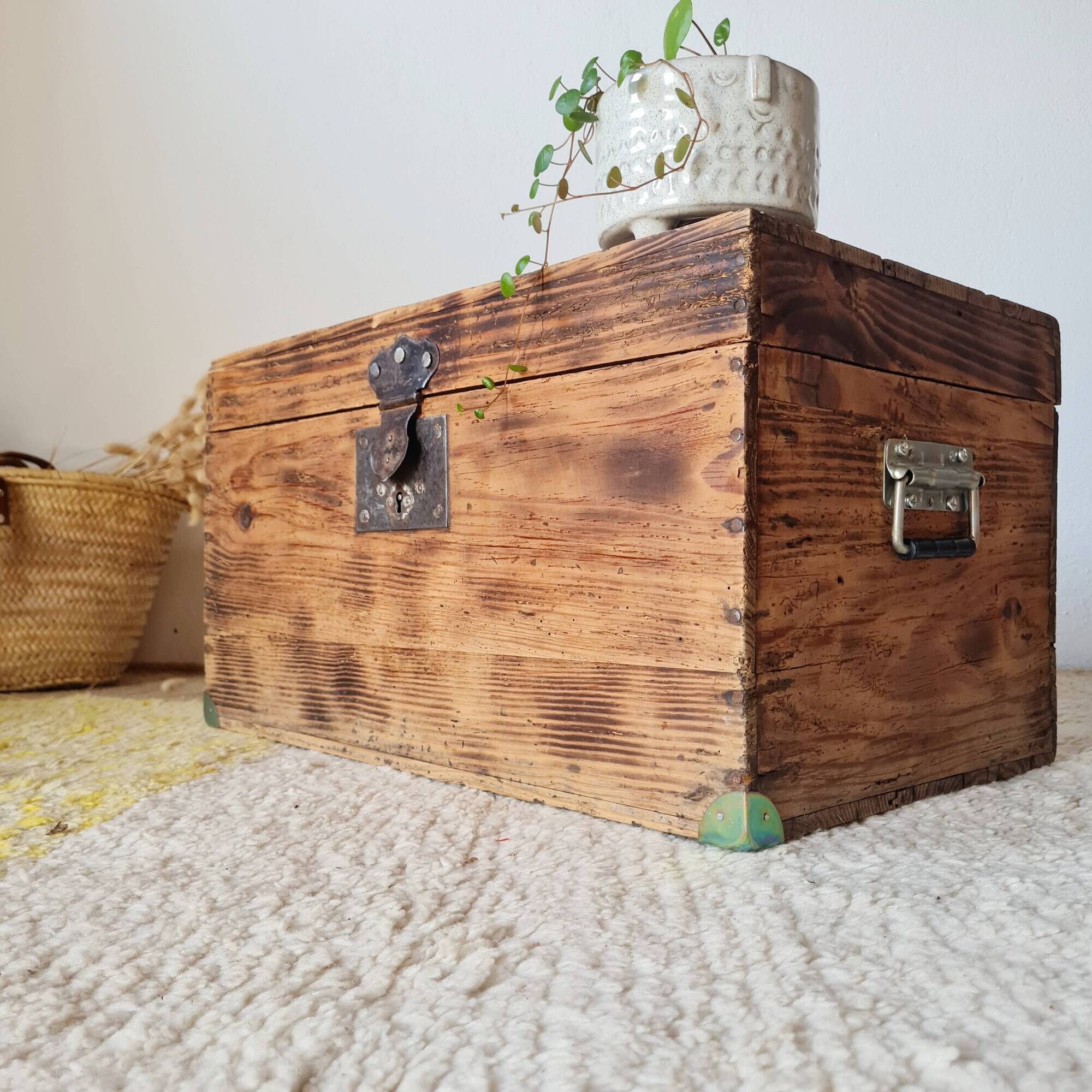 Old solid wood storage trunk – Raw Patina