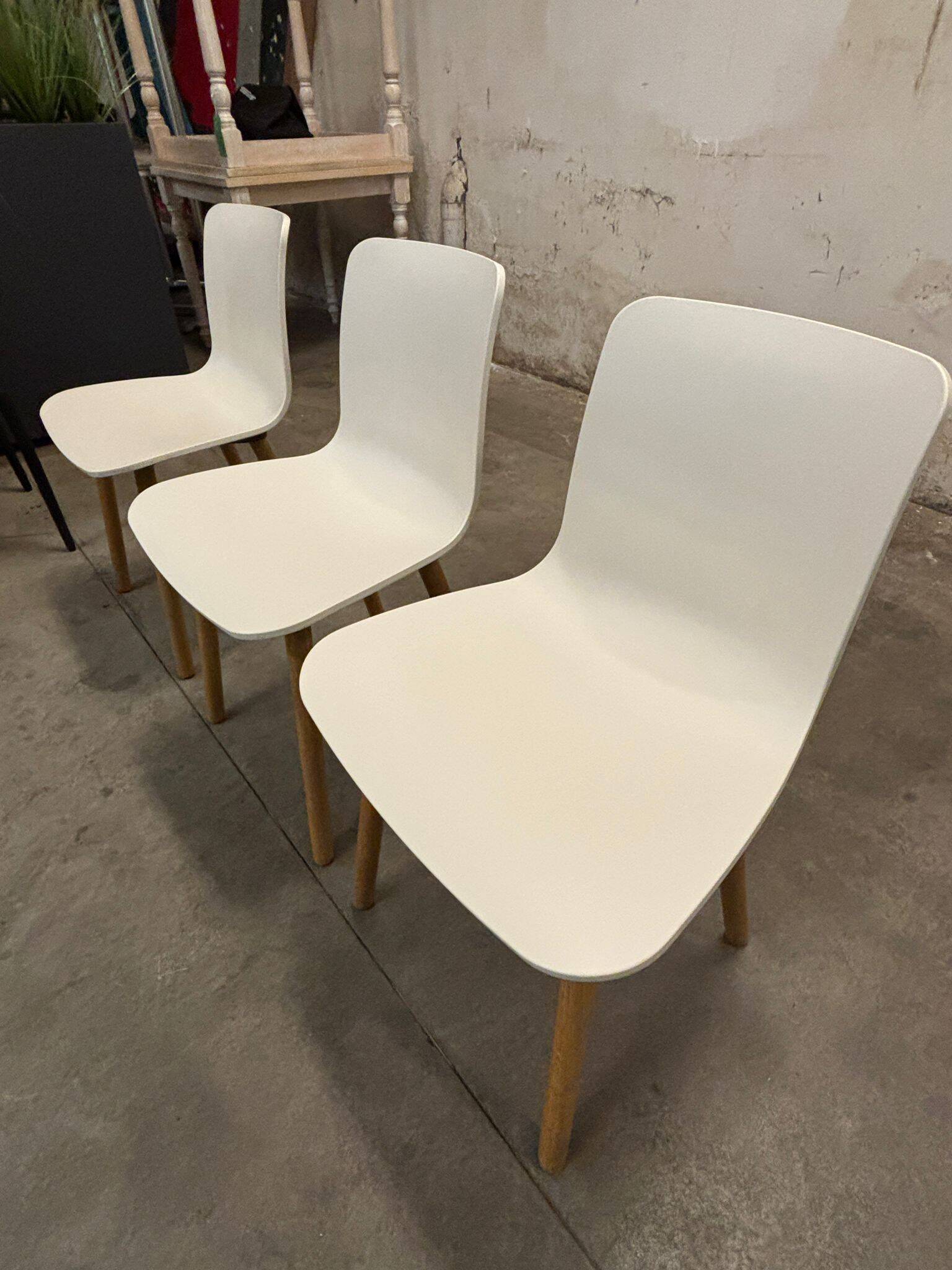 3 Vitra Hal Jasper Morrison, plastic and wood – white – work chair