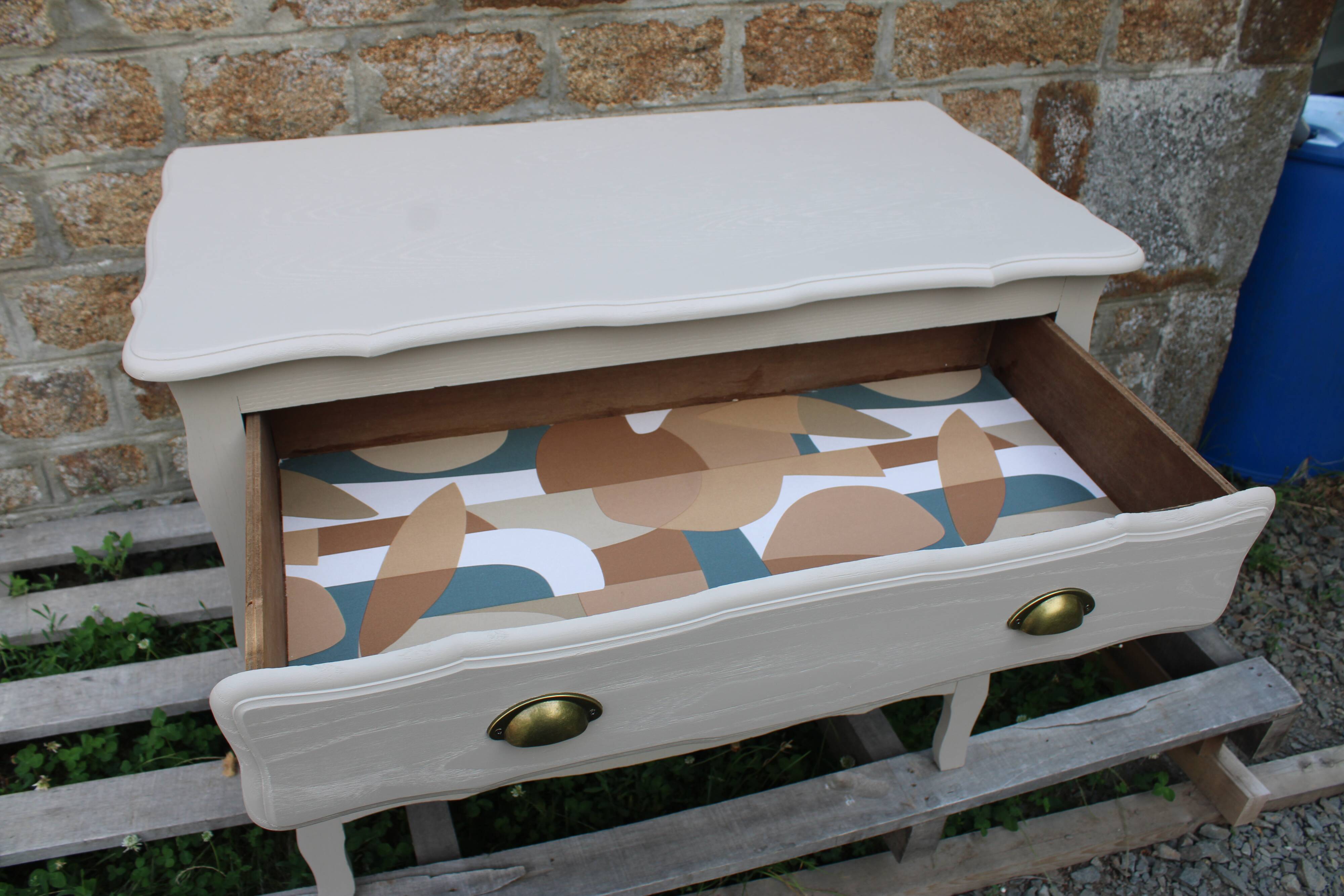 Commode vintage rénovée Greige Galuchat – Style campagne chic