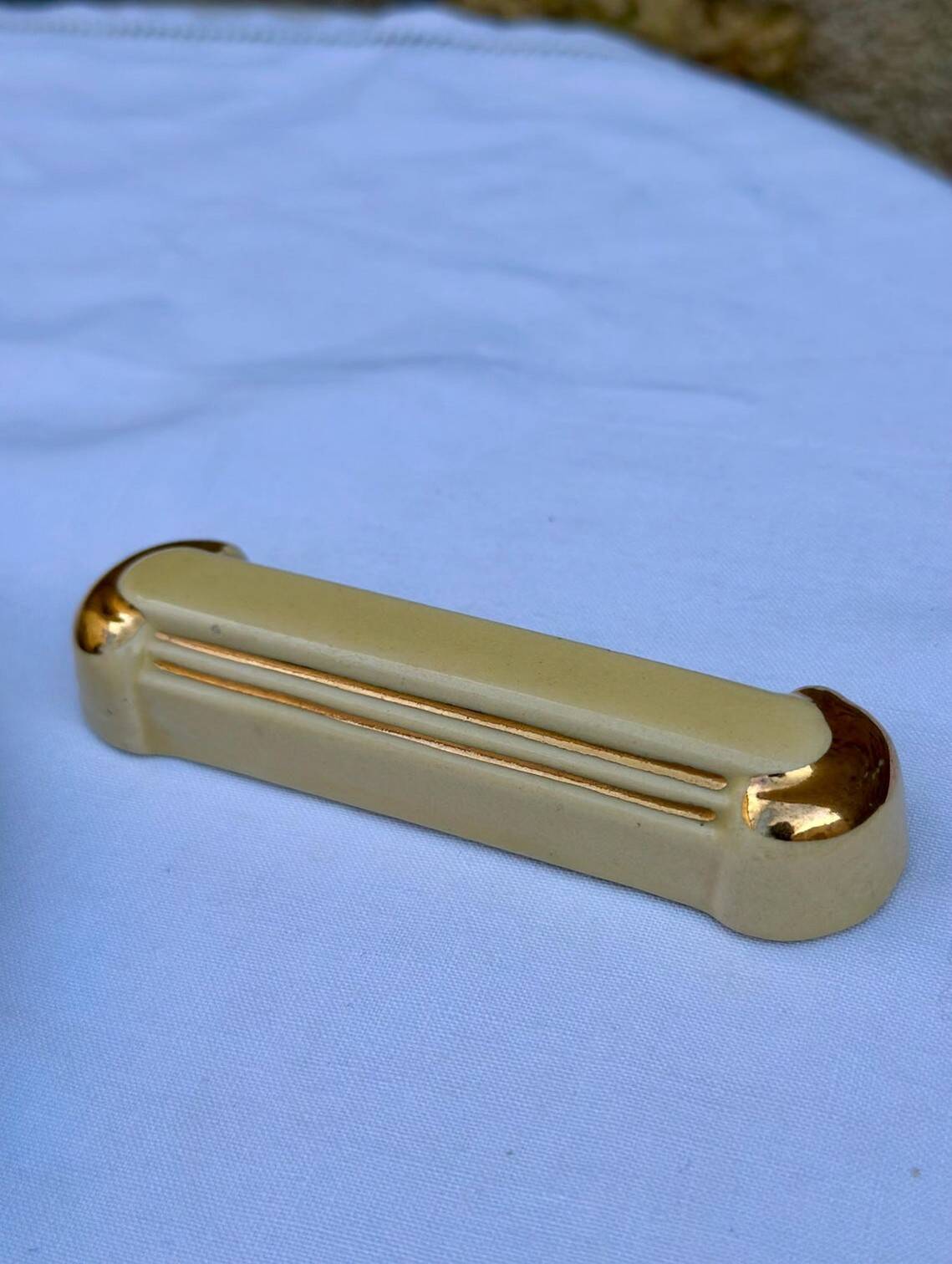 Vintage Art Deco Knife Rest – Cream Beige Ceramic with Gold Trim