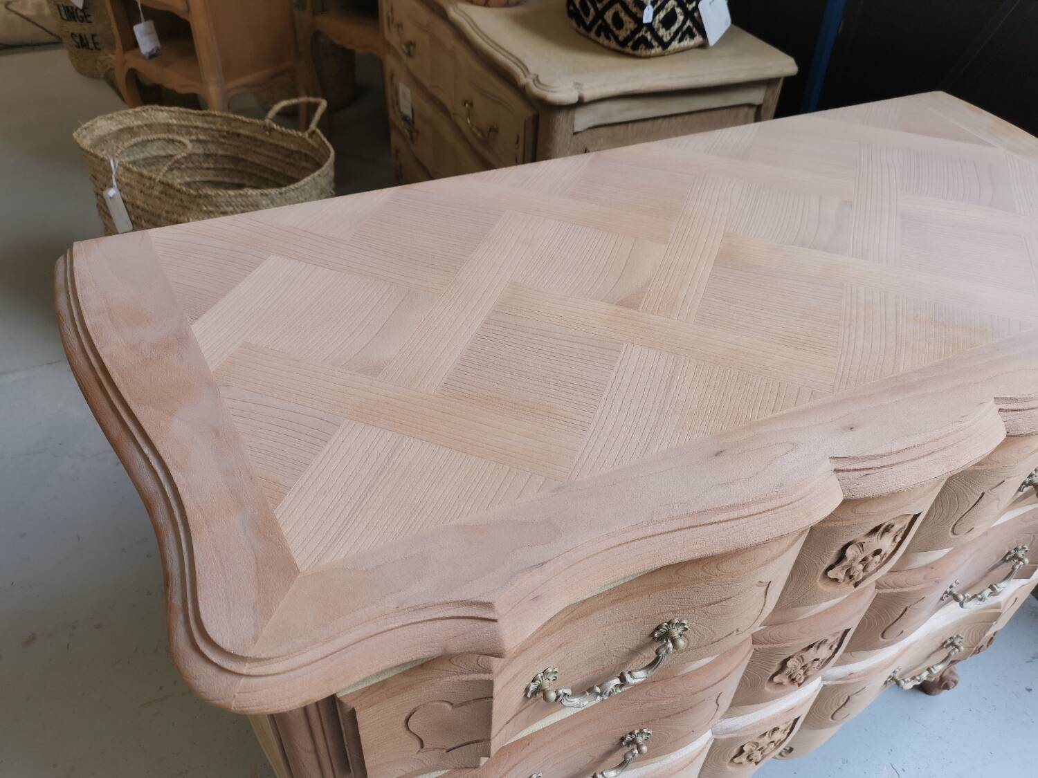 Louis XV chest of drawers in raw wood with 3 drawers