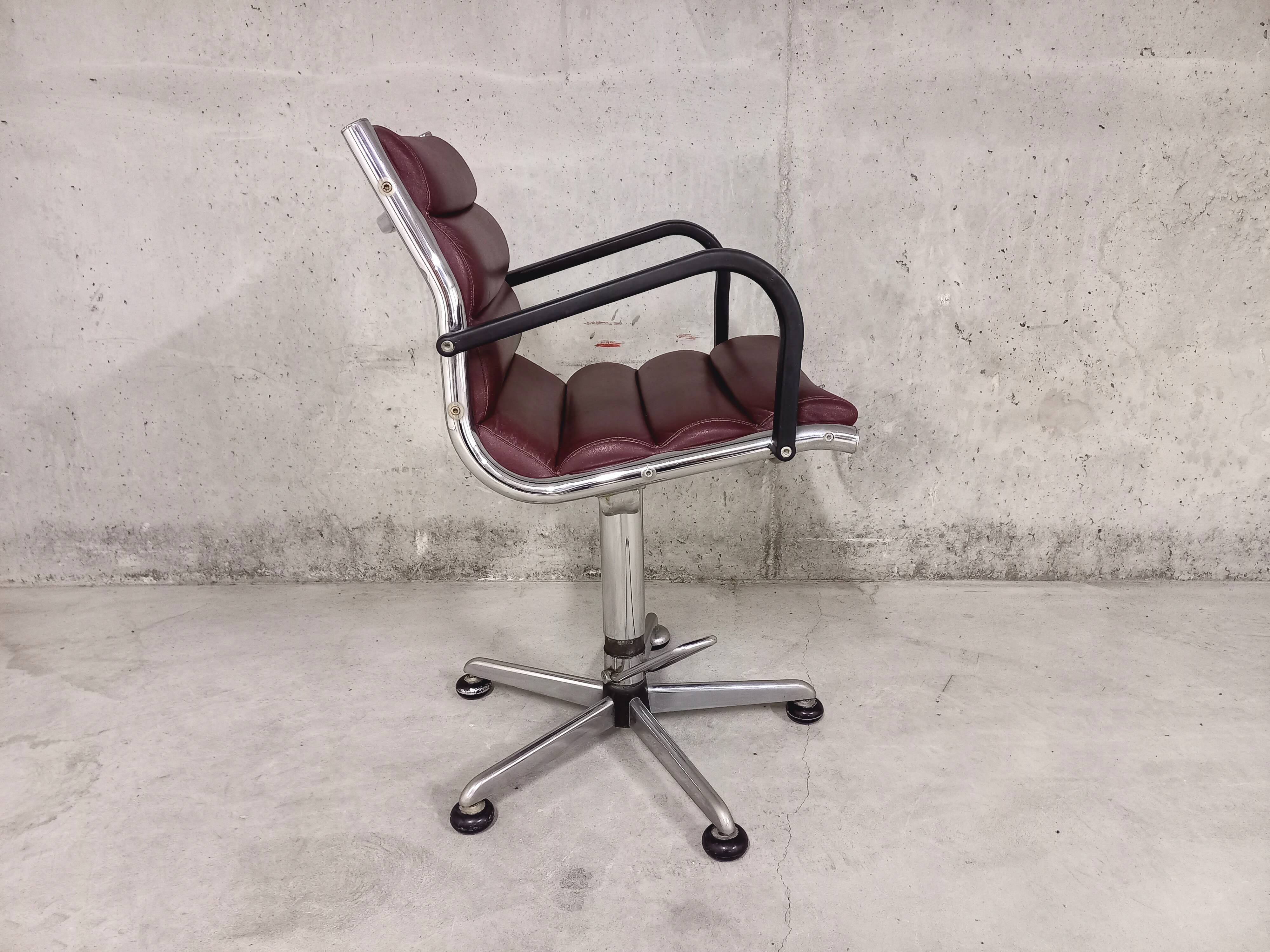 Swivel office chair in chrome-plated metal 70s