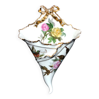 Vase Bouquetière cornet ancien en porcelaine signé Constantin 20e s.